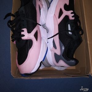 Sneakers/ worn only once